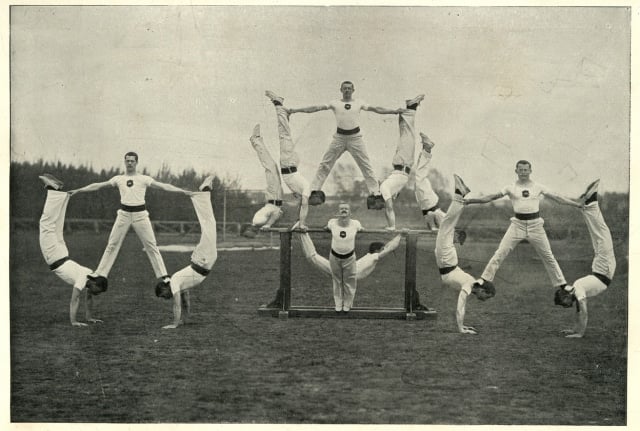 VintagephotographofVictorianbritisharmy,Gymnasticteam,Aldershot,thCentury