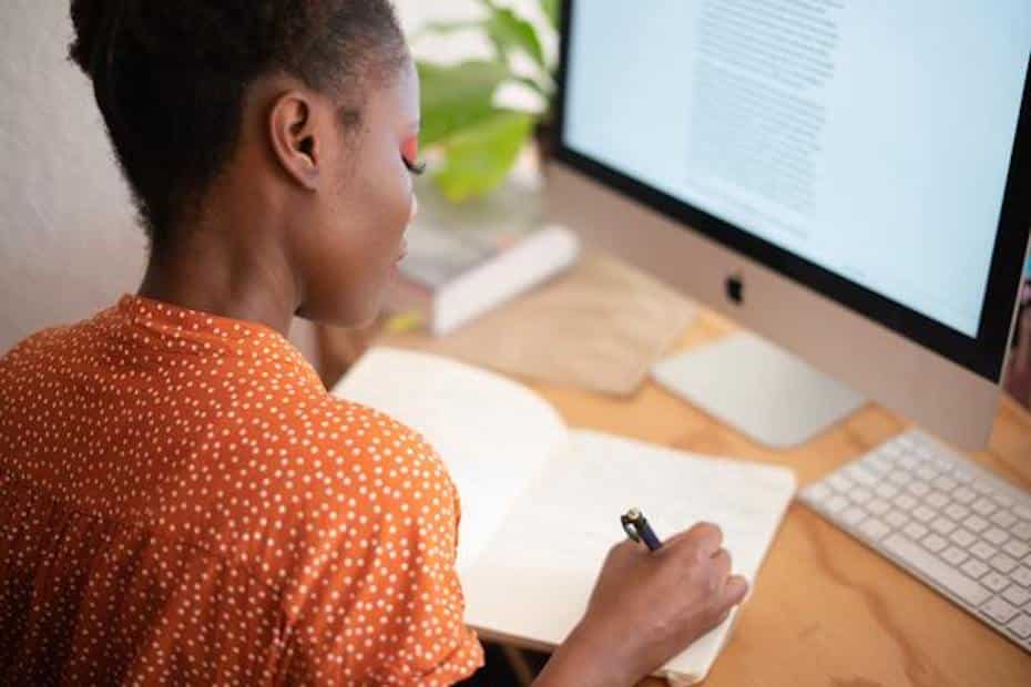 Woman sitting at desk at home in front of computer