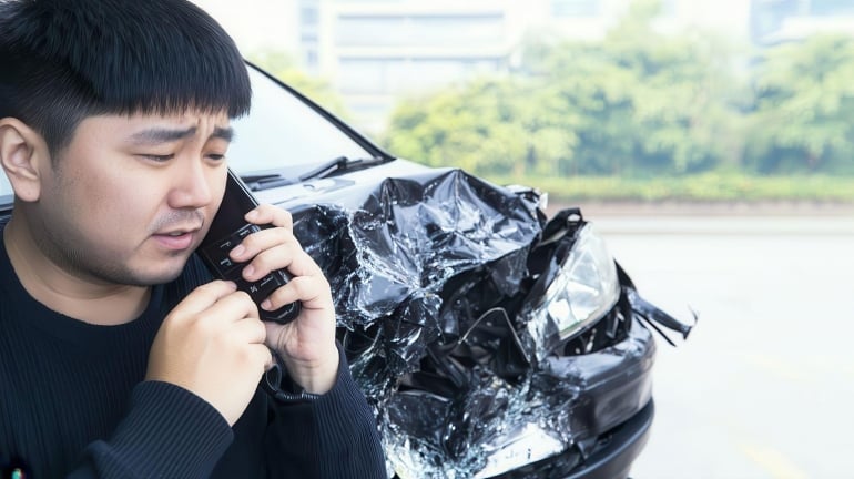 UCaaS productivity ensures quick response as man contacts help following vehicle collision